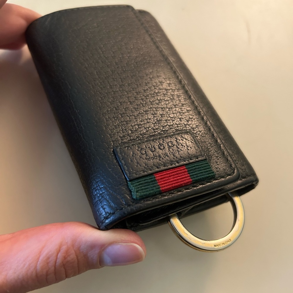 Gucci key holder with green and red Web canvas.Measurements: 4"L x 1.5"W x 2.5"H